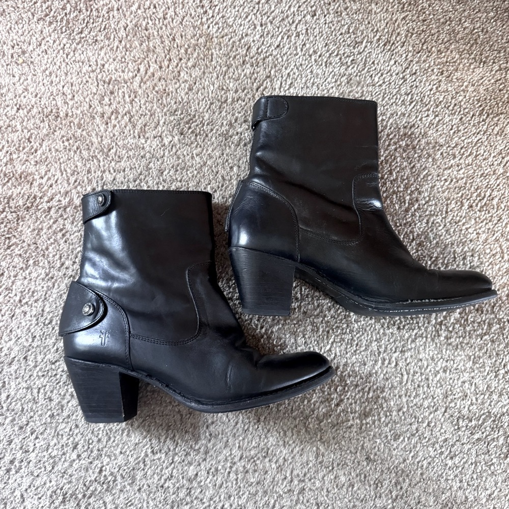 Frye Bootie Jackie Back Zip Short Black 9